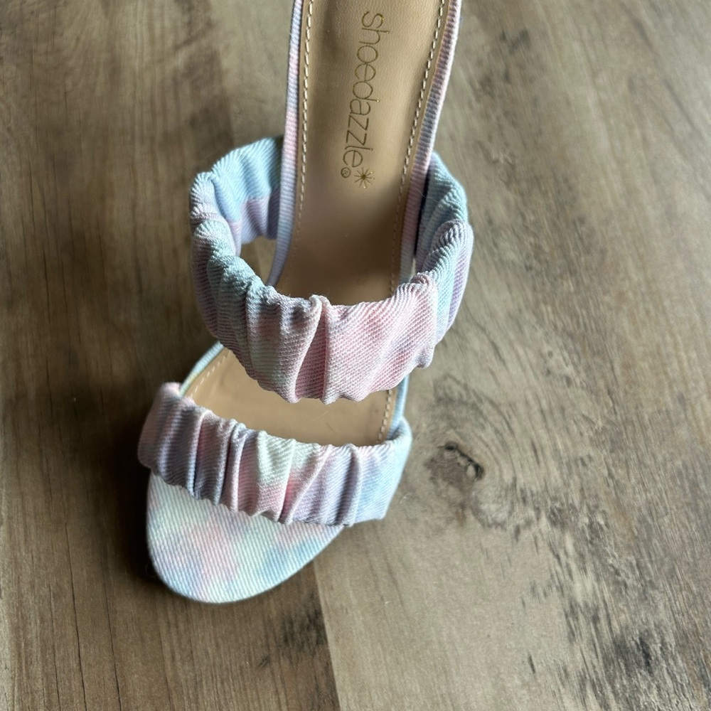 NWOT HEELS SIZE 6.5
